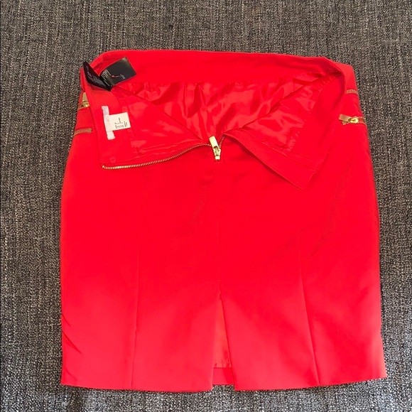 Red MIDI Skirt - Picture 3 of 5